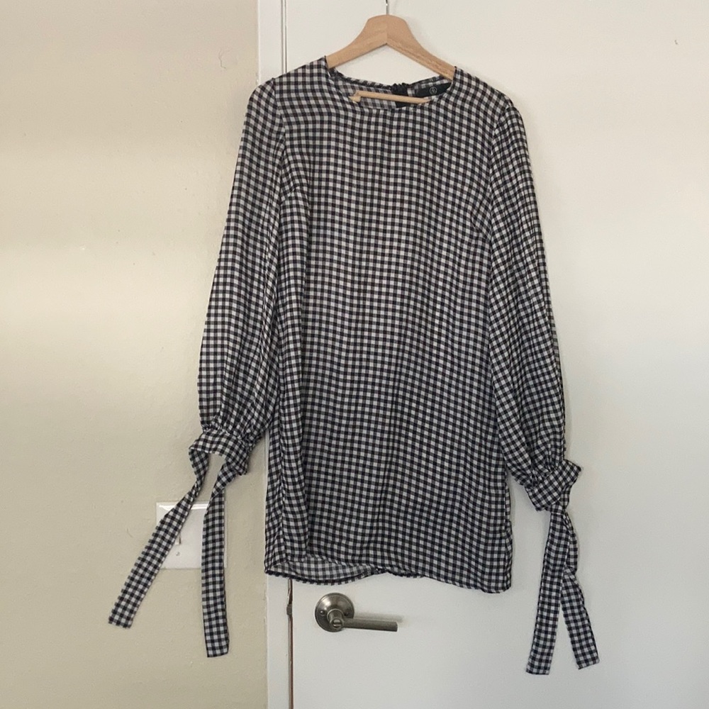 Size 4, knee length, checked dress by Missguided